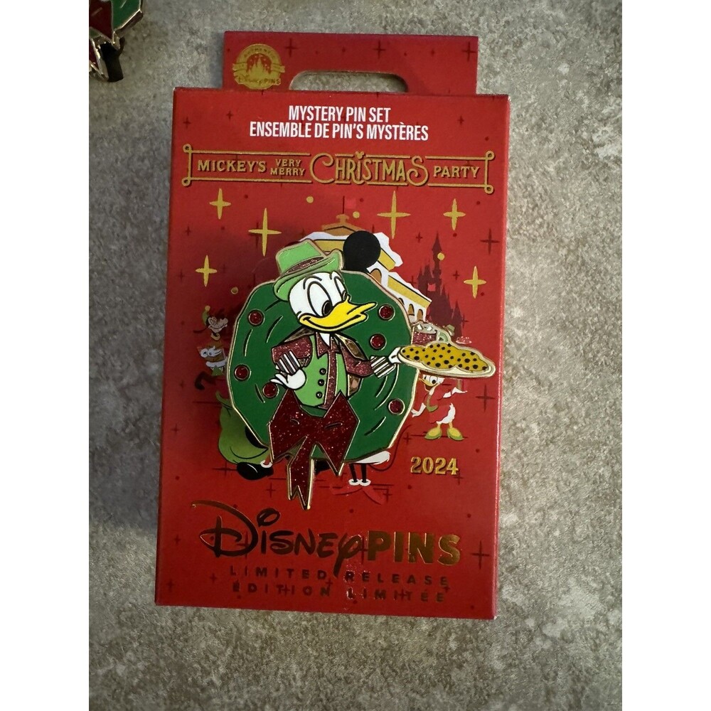 Disney 2024 Mickeys Very Merry Christmas Party Donald Mystery Wreath Pin LR Box
